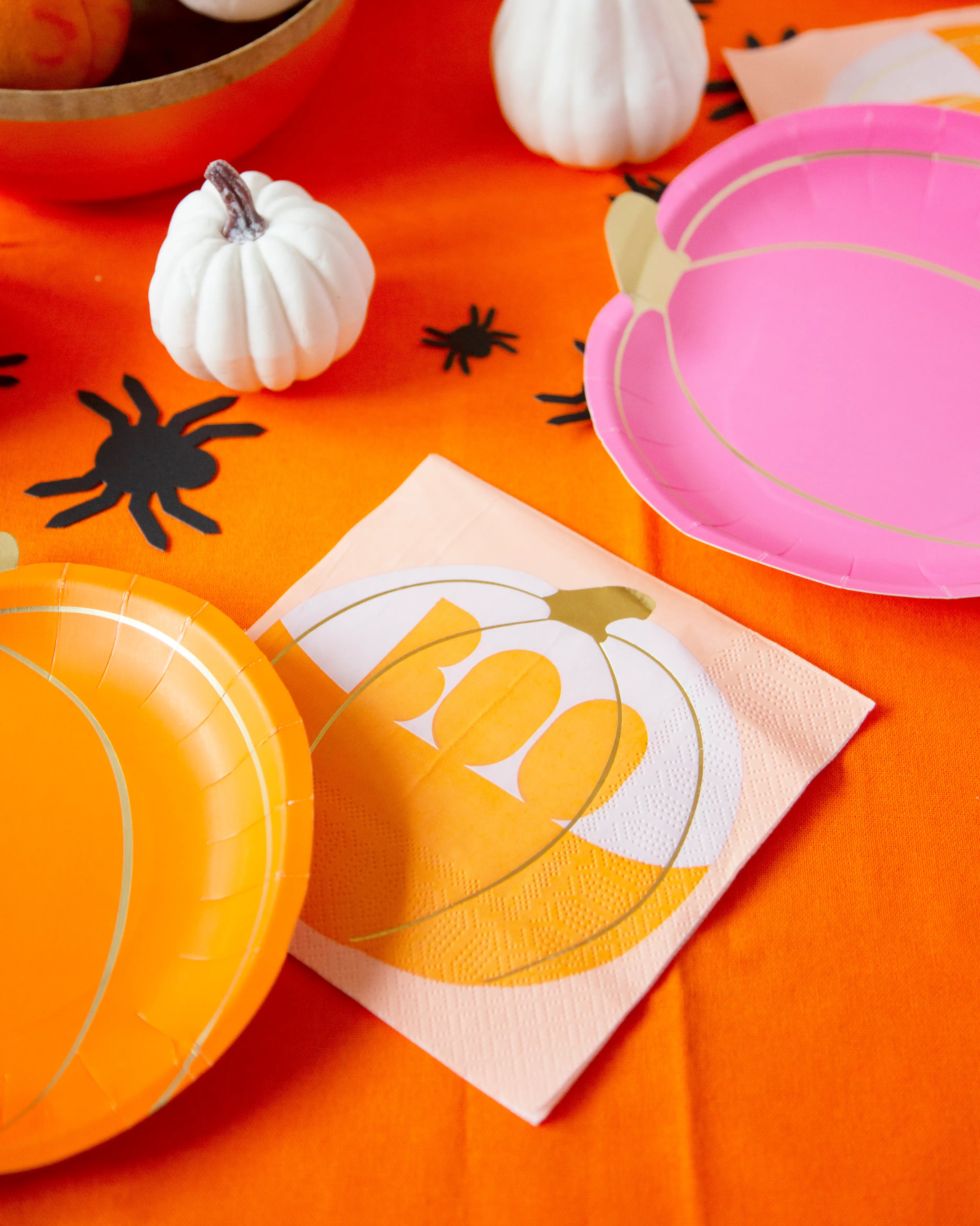 Halloween Pumpkin Napkins 16 Pack by Talking Tables. Halloween part decor. Pumpkin napkins. "Boo" Napkins. Gold foil pumpkin napkins. Halloween decor. Halloween Napkins
